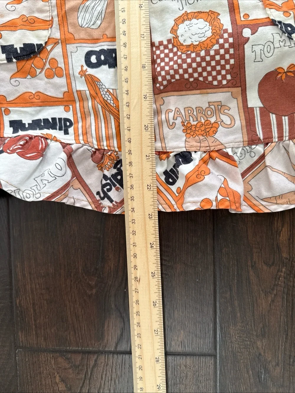 VTG apron tie in back vegetable theme so cute! Smock style